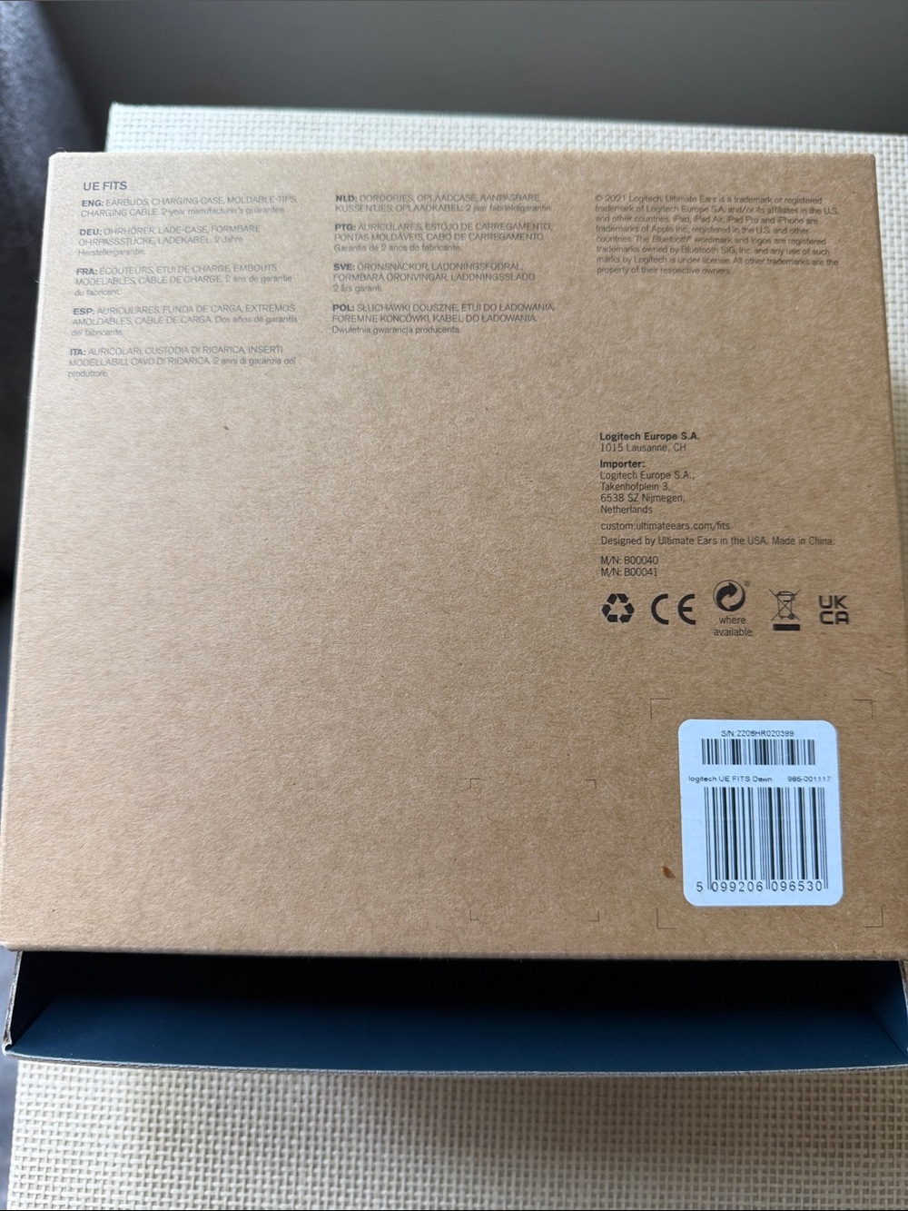 Logitech UE Fits Dawn wireless earbuds, moldable tips, charging cable - Picture 5 of 5